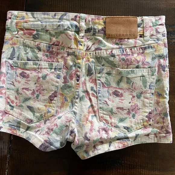 Billabong woman’s shorts - Picture 3 of 3